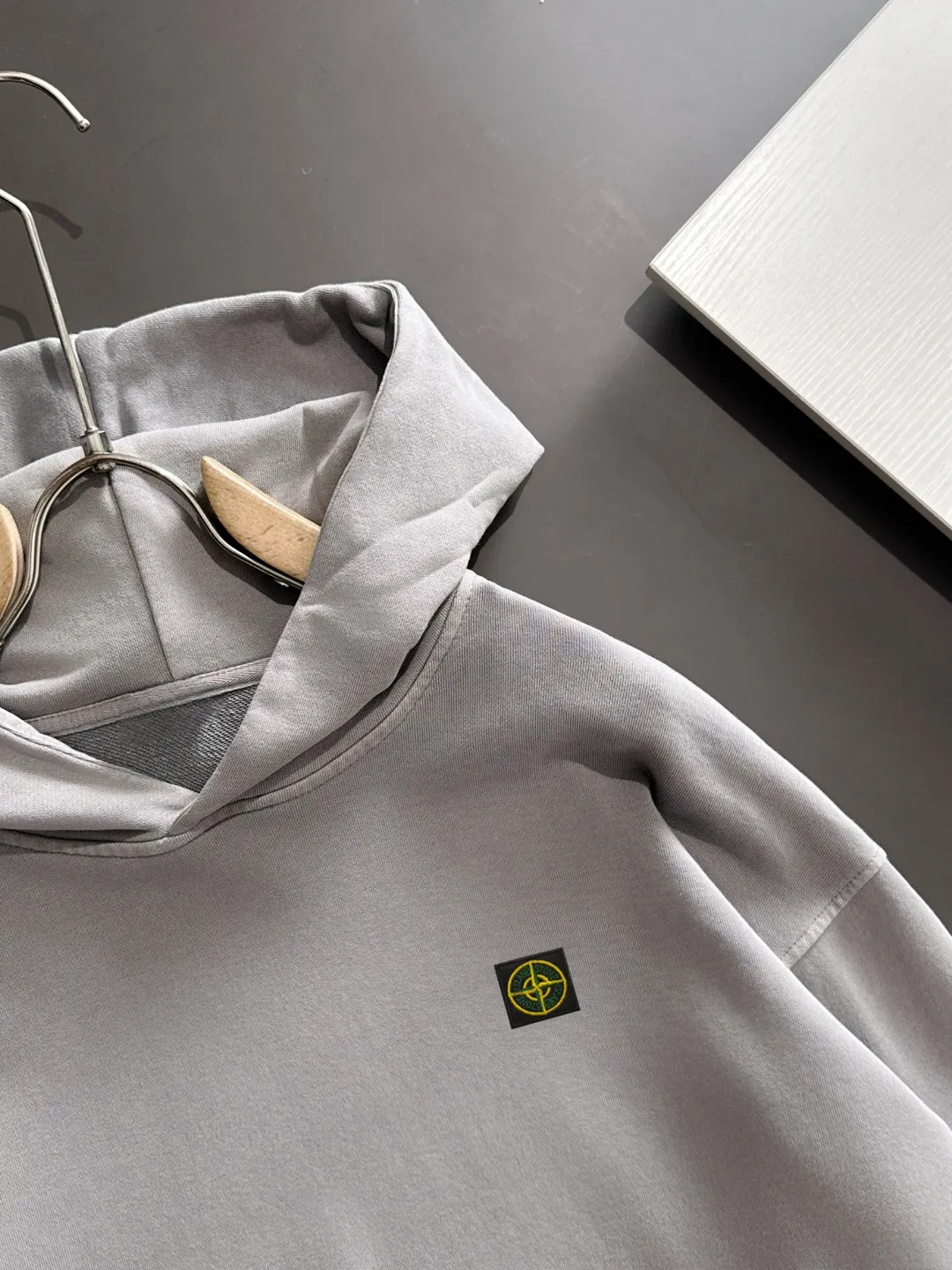 Next day shipping P720 Stone lsland/stone island high quality 2025 autumn and winter new casual heavy industry suit exclusively developed by yb! High quality production! The top version of the trading company channel order, external orders for imported custom fabrics, high breathability and comfort, impeccable details, absolutely worth buying! This type of suit is also a must-have for lazy people. You don’t have to think about how to match it, you can just get it in one set! Brand element design concept, delicate and soft feel! It presents a casual cut and the upper body shape is great! On sale simultaneously on the official website! From a high-end men's positioning brand, the low-key luxury taste is irresistible! Exquisite workmanship and impeccable quality! The overall style is simple, fashionable and timeless, fully meeting the requirements of stylish and tasteful dressing! Sizes: S to XL (or state your height and weight when placing an order)